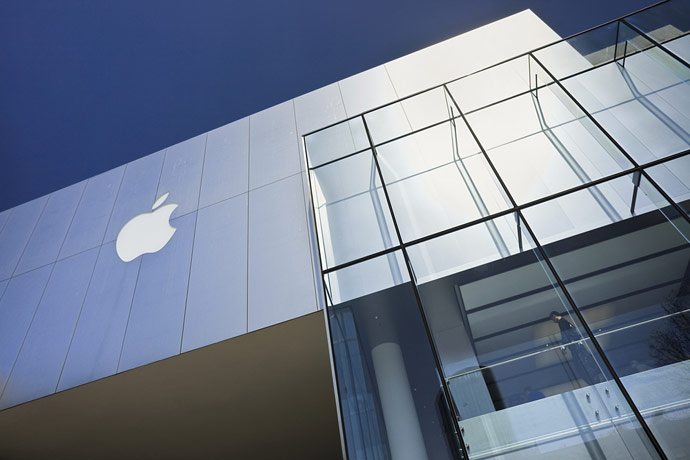 Apple retira adaptadores por temor a electrocuciones