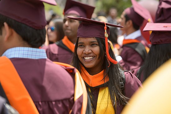 ASU celebra masiva graduación latina