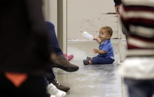 Los menores detenidos son en su mayoría originarios de México, El Salvador, Honduras y Guatemala. Foto: AP