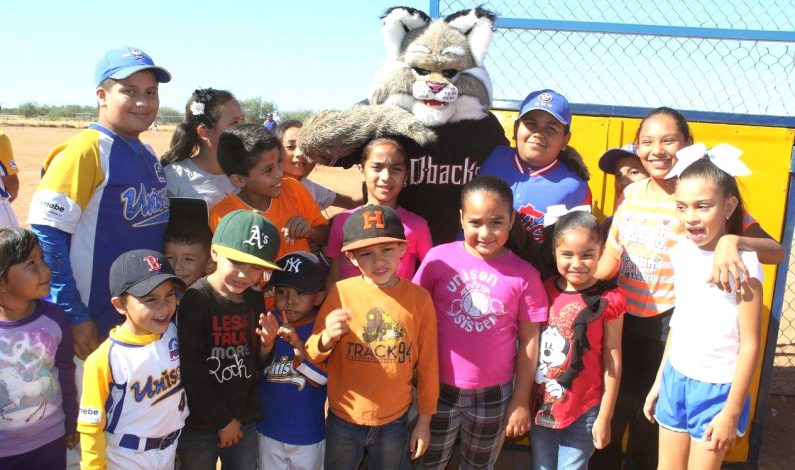 Baxter visitó Hermosillo y convivió con peloteritos y fans