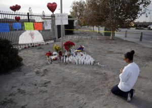 El ataque tuvo lugar el miércoles pasado en un salón del Centro Regional Inland, en San Bernardino, cuando unas 200 personas del departamento de Salud asistían a un convivio navideño. Foto: AP