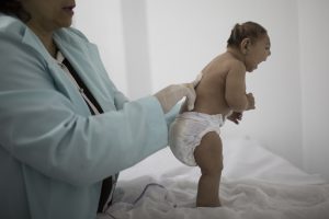 Ante el brote de zika, algunos gobiernos en Latinoamérica han exhortado a las mujeres a que eviten el embarazo. Foto: AP