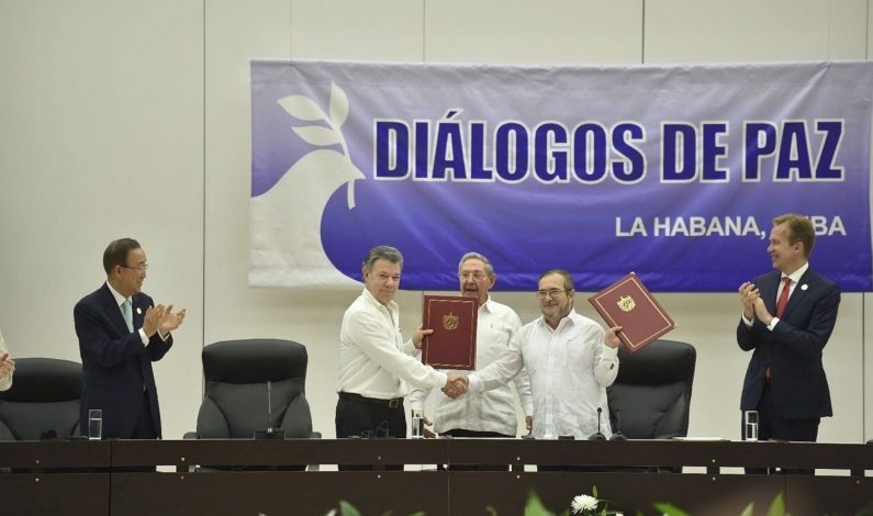 Gobierno y FARC de Colombia firman cese al fuego definitivo